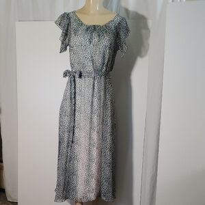 Inez Dress with a ruffled sleeve and tie at waist Elegant Black and White SZ 12